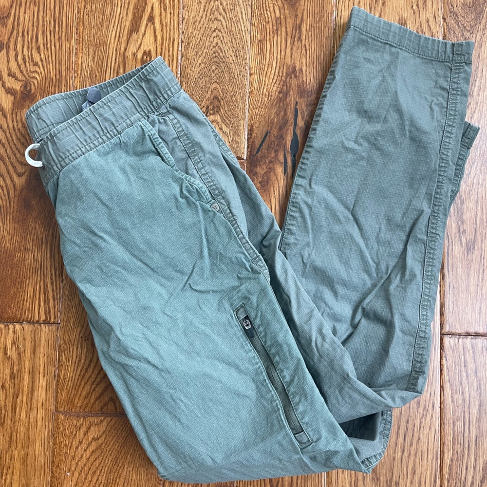 Vuori ripstop olive green pants size M